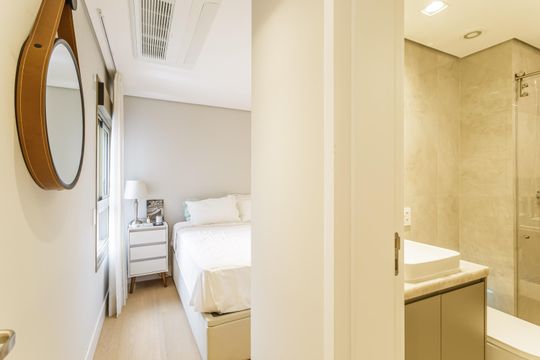 Apartamento mobiliado em Indianópolis com 3 quartos e varanda gourmet, ideal para comprar. — Suíte 2