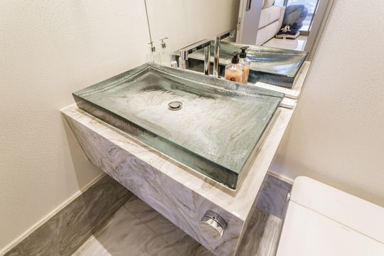 Apartamento mobiliado em Indianópolis com 3 quartos e varanda gourmet, ideal para comprar. — Lavabo