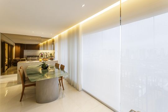 Apartamento mobiliado em Indianópolis com 3 quartos e varanda gourmet, ideal para comprar. — Varanda