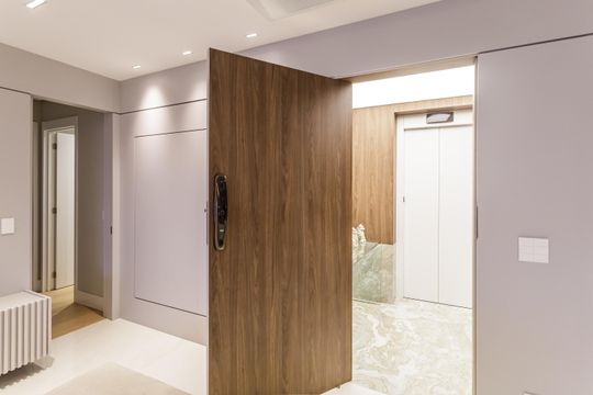 Apartamento mobiliado em Indianópolis com 3 quartos e varanda gourmet, ideal para comprar. — Entrada