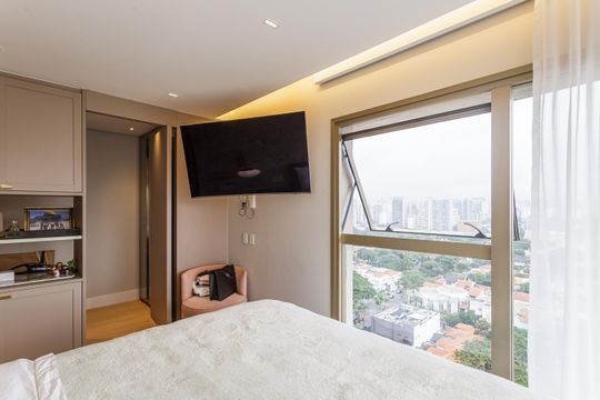 Apartamento mobiliado em Indianópolis com 3 quartos e varanda gourmet, ideal para comprar. — Suíte 3
