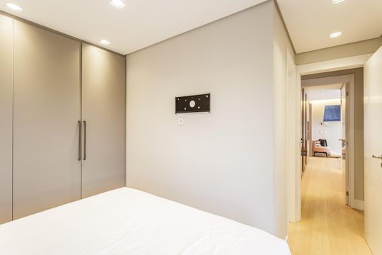 Apartamento mobiliado em Indianópolis com 3 quartos e varanda gourmet, ideal para comprar. — Suíte 2