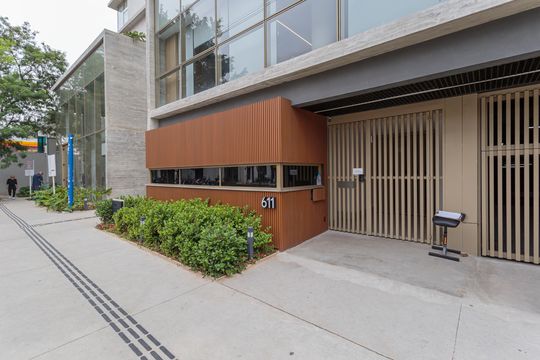 Apartamento mobiliado em Indianópolis com 3 quartos e varanda gourmet, ideal para comprar. — Fachada