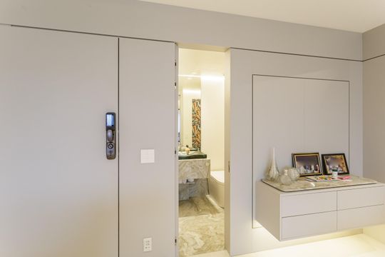 Apartamento mobiliado em Indianópolis com 3 quartos e varanda gourmet, ideal para comprar. — Sala