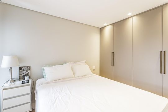 Apartamento mobiliado em Indianópolis com 3 quartos e varanda gourmet, ideal para comprar. — Suíte 2