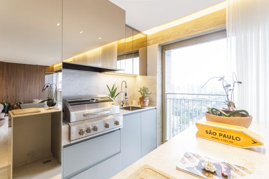 Apartamento mobiliado em Indianópolis com 3 quartos e varanda gourmet, ideal para comprar. — Varanda