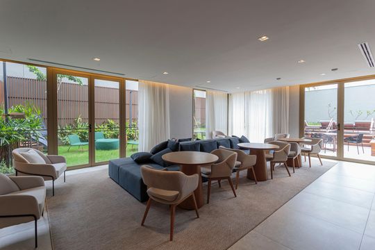 Apartamento mobiliado em Indianópolis com 3 quartos e varanda gourmet, ideal para comprar. — Área comum - Salão de festas