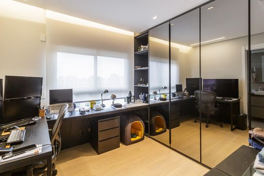 Apartamento mobiliado em Indianópolis com 3 quartos e varanda gourmet, ideal para comprar. — Suíte 1