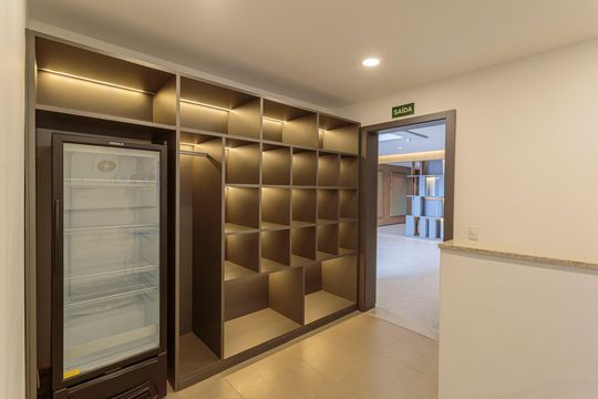 Apartamento mobiliado em Indianópolis com 3 quartos e varanda gourmet, ideal para comprar. — Área comum