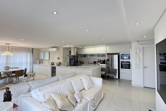 Venda de apartamento mobiliado em Campo Belo com piscina, varanda gourmet e churrasqueira. — foto 1