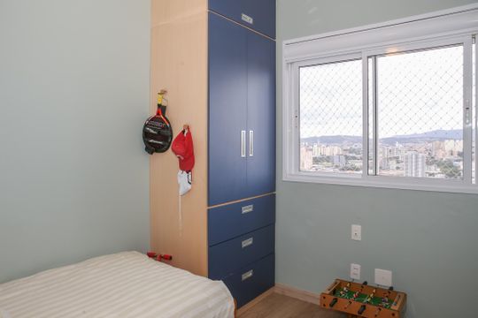 Apartamento com 2 quartos e piscina no condomínio, ideal para comprar. — Suíte 2