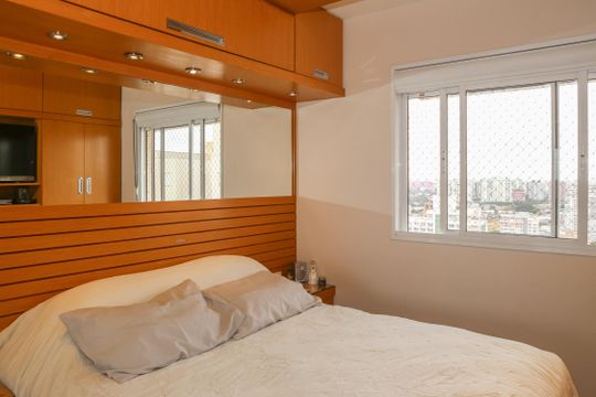 Apartamento com 2 quartos e piscina no condomínio, ideal para comprar. — Suíte 1