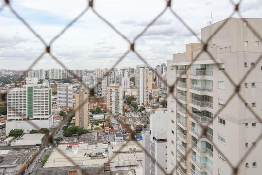 Apartamento com 2 quartos e piscina no condomínio, ideal para comprar. — Vista da Suíte 1