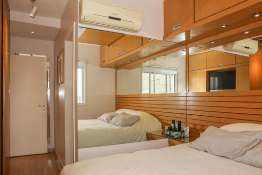Apartamento com 2 quartos e piscina no condomínio, ideal para comprar. — Suíte 1
