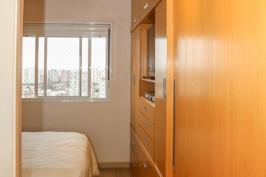 Apartamento com 2 quartos e piscina no condomínio, ideal para comprar. — Suíte 1