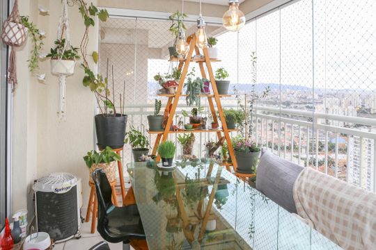 Apartamento com 2 quartos e piscina no condomínio, ideal para comprar. — Varanda Gourmet