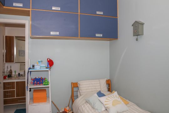 Apartamento com 2 quartos e piscina no condomínio, ideal para comprar. — Suíte 2