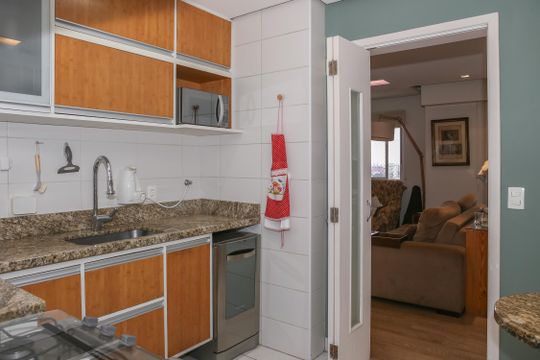 Apartamento com 2 quartos e piscina no condomínio, ideal para comprar. — Cozinha