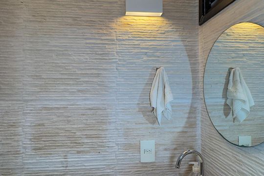 Apartamento no Brooklin Novo com varanda, 3 quartos e academia. Ideal para comprar. — Banheiro