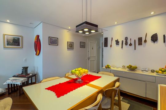 Apartamento no Brooklin Novo com varanda, 3 quartos e academia. Ideal para comprar. — Sala