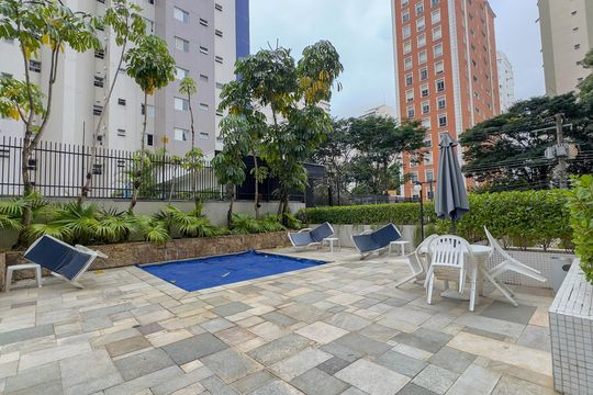 Apartamento no Brooklin Novo com varanda, 3 quartos e academia. Ideal para comprar. — Piscina