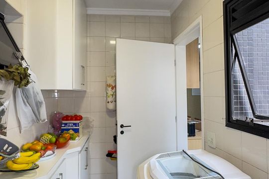Apartamento no Brooklin Novo com varanda, 3 quartos e academia. Ideal para comprar. — Área de Serviço