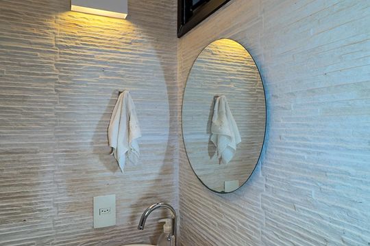 Apartamento no Brooklin Novo com varanda, 3 quartos e academia. Ideal para comprar. — Banheiro