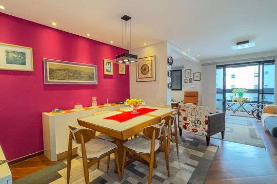 Apartamento no Brooklin Novo com varanda, 3 quartos e academia. Ideal para comprar. — Sala