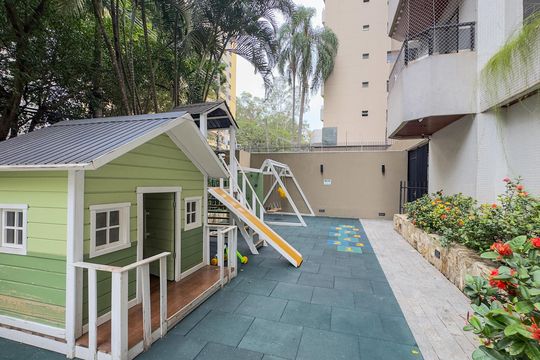 Apartamento no Brooklin Novo com varanda, 3 quartos e academia. Ideal para comprar. — Playground