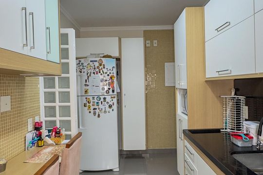 Apartamento no Brooklin Novo com varanda, 3 quartos e academia. Ideal para comprar. — Cozinha