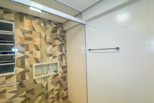 Apartamento no Brooklin Novo com varanda, 3 quartos e academia. Ideal para comprar. — Banheiro