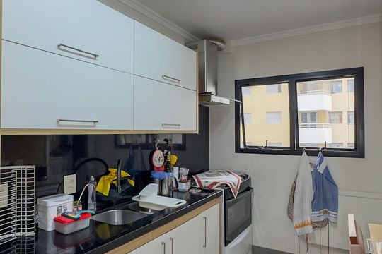 Apartamento no Brooklin Novo com varanda, 3 quartos e academia. Ideal para comprar. — Cozinha