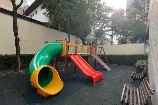 Apartamento para compra, 2 quartos, 1 suíte, closet, mobiliado. — Área Comum - Playground