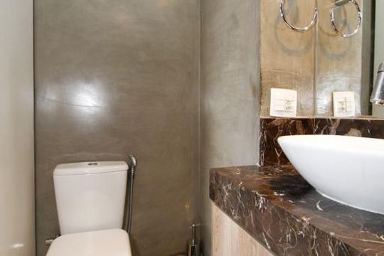 Apartamento para compra, 2 quartos, 1 suíte, closet, mobiliado. — Banheiro Social