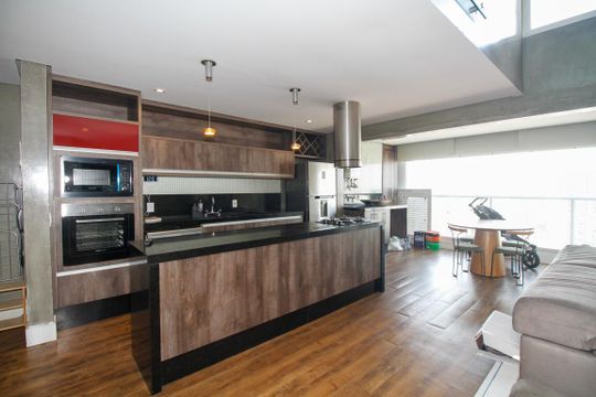 Apartamento para compra, 2 quartos, 1 suíte, closet, mobiliado. — Sala e Cozinha