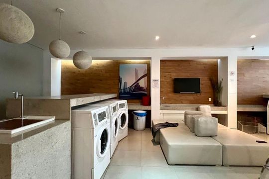 Apartamento para compra, 2 quartos, 1 suíte, closet, mobiliado. — Área Comum - Lavanderia