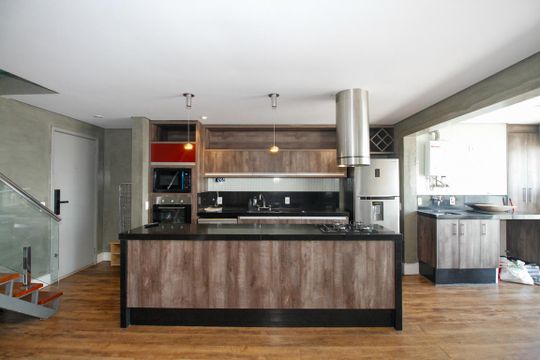 Apartamento para compra, 2 quartos, 1 suíte, closet, mobiliado. — Sala e Cozinha