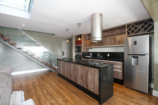 Apartamento para compra, 2 quartos, 1 suíte, closet, mobiliado. — Sala e Cozinha