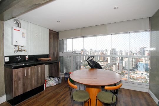 Apartamento para compra, 2 quartos, 1 suíte, closet, mobiliado. — Varanda