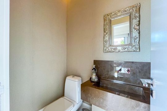 Apartamento para comprar no Alto da Lapa, 4 quartos, mobiliado. Churrasqueira e piscina no condomínio. — Banheiro