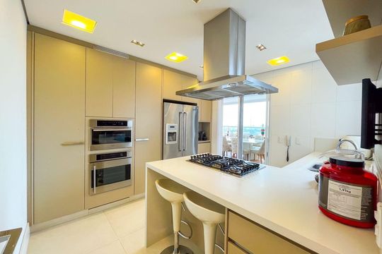 Apartamento para comprar no Alto da Lapa, 4 quartos, mobiliado. Churrasqueira e piscina no condomínio. — Cozinha