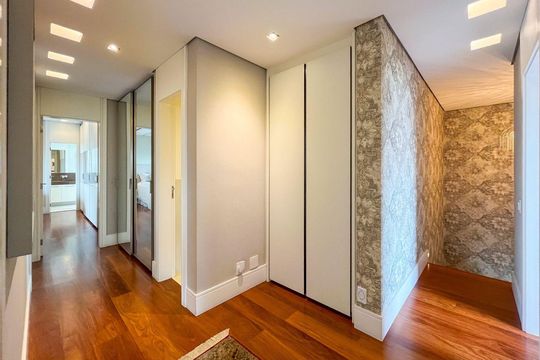 Apartamento para comprar no Alto da Lapa, 4 quartos, mobiliado. Churrasqueira e piscina no condomínio. — Corredor