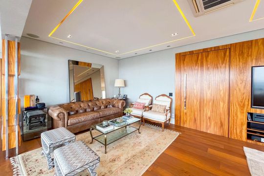Apartamento para comprar no Alto da Lapa, 4 quartos, mobiliado. Churrasqueira e piscina no condomínio. — Sala