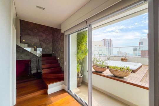 Apartamento para comprar no Alto da Lapa, 4 quartos, mobiliado. Churrasqueira e piscina no condomínio. — Varanda