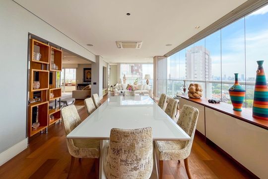 Apartamento para comprar no Alto da Lapa, 4 quartos, mobiliado. Churrasqueira e piscina no condomínio. — Sala