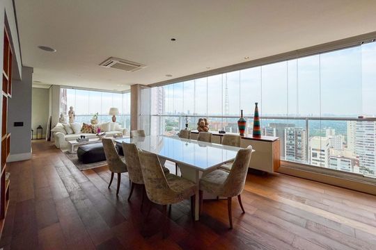 Apartamento para comprar no Alto da Lapa, 4 quartos, mobiliado. Churrasqueira e piscina no condomínio. — Sala