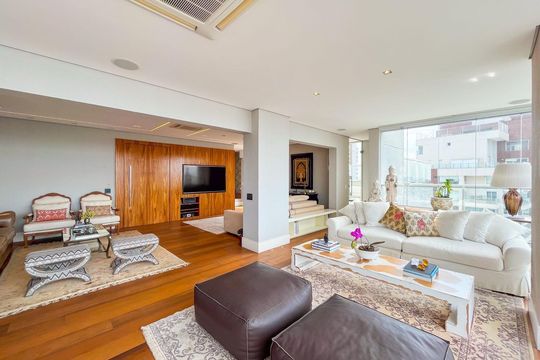 Apartamento para comprar no Alto da Lapa, 4 quartos, mobiliado. Churrasqueira e piscina no condomínio. — Sala