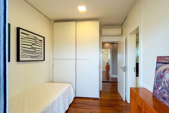 Apartamento para comprar no Alto da Lapa, 4 quartos, mobiliado. Churrasqueira e piscina no condomínio. — Quarto