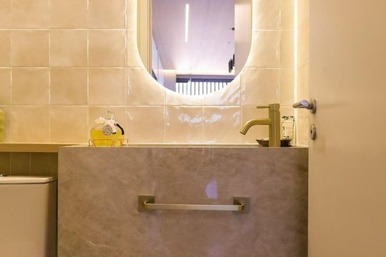 Venda de apartamento com 3 suítes, varanda gourmet e churrasqueira no condomínio. — Banheiro