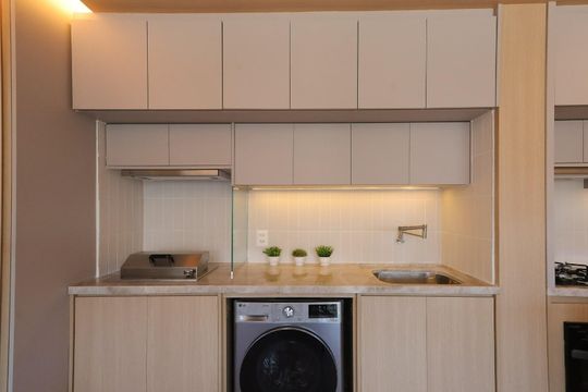 Venda de apartamento com 3 suítes, varanda gourmet e churrasqueira no condomínio. — Cozinha
